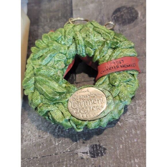 Hallmark wreath of memories 1987 ornament Xmas decor - Picture 2 of 4